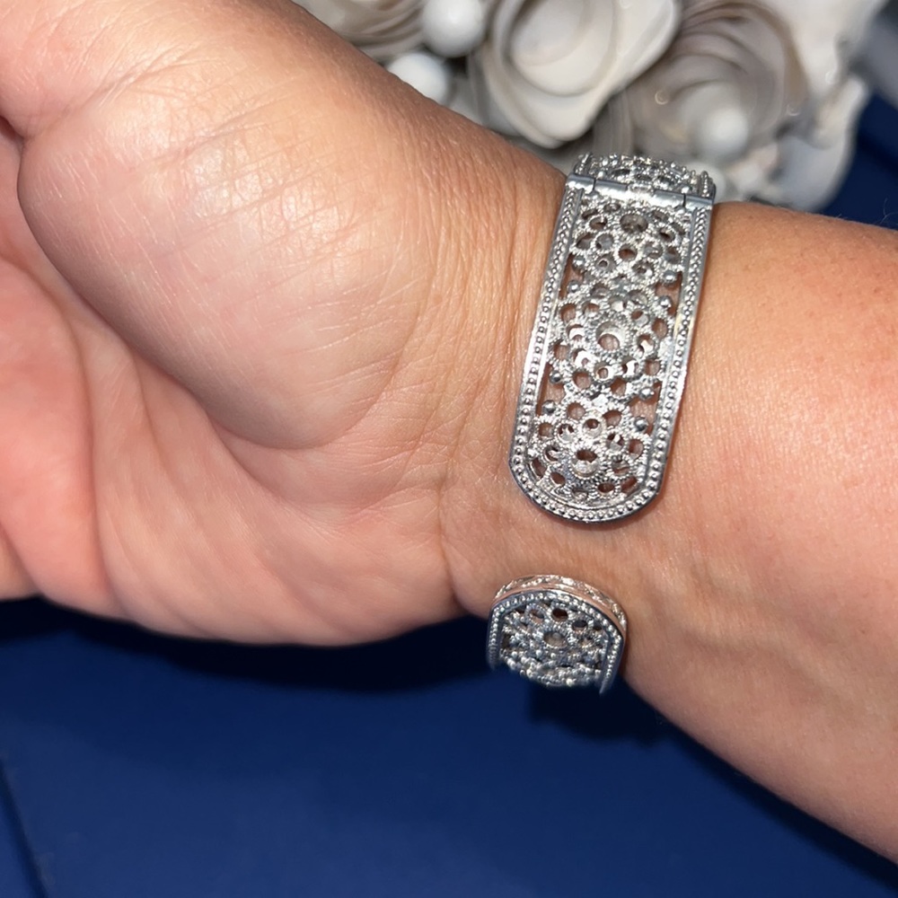 Judith Ripka large cuff bracelet - Picture 4 of 9